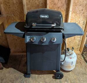 lot 152 image: Dyna-Glo Propane Grill
