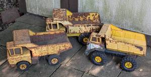 lot 156 image: Three Vintage Tonka Dump Trucks