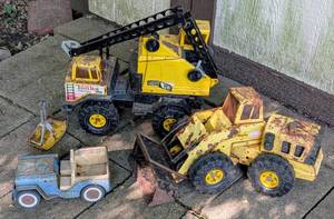 lot 157 image: Vintage Tonka Jeep and Heavy Machinery