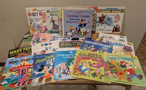 lot 172 image: Assorted Vintage Disney Records