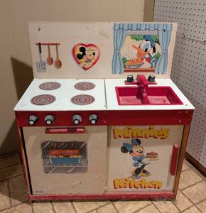 lot 171 image: Vintage Disney Mickey Mouse Play Kitchen