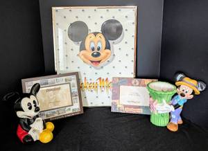 lot 206 image: Disney Themed Home Decor
