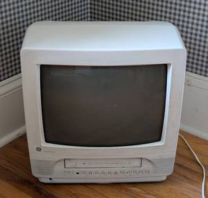 lot 257 image: GE Spacemaker TVVHS Player