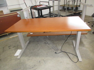 lot 315 image: HERMAN MILLER RENEW, ELECTRIC, SIT STAND DESK