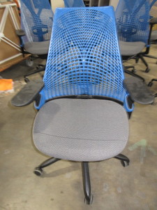 lot 203 image: HERMAN MILLER SAYL CHAIR