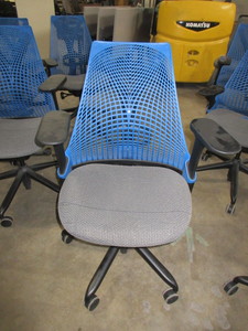 lot 204 image: HERMAN MILLER SAYL CHAIR