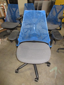 lot 205 image: HERMAN MILLER SAYL CHAIR