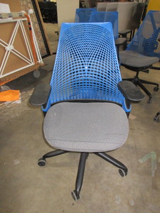 lot 206 image: HERMAN MILLER SAYL CHAIR