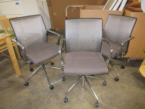 lot 209 image: STYLEX MESH BACK ADJUSTABLE OFFICE CHAIRS