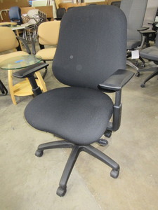 lot 272 image: BODY BILT TOP OF THE LINE OFFICE CHAIR