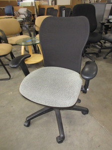lot 273 image: VIA NOVA OFFICE CHAIR