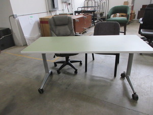 lot 275 image: STEELCASE COALESSE FLIP TOP NESTING TABLE WITH CHAIRS