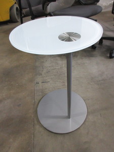 lot 265 image: STEELCASE COALESSE AWAIT LAPTOP TABLE