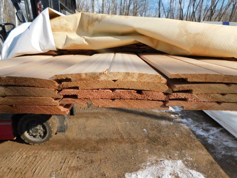 lot 8 image: 1 x 8 Western Red Cedar Shiplap With Double V-Groove - 402 Linear Feet