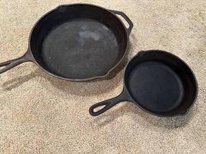 Set of 2 Lodge Cast Iron Skillets