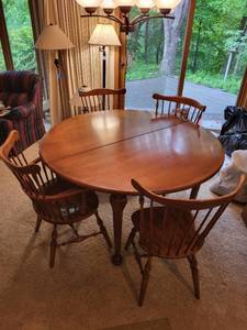 lot 6 image: Solid Wood Dining Table with 4 Chairs with Two Extension Leaves