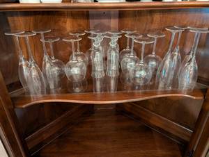 lot 38 image: Set of Elegant Crystal Wine, Cocktail Glasses, and Goblets