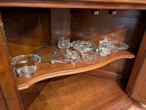 lot 43 image: Collection of Glass Tableware with Bowls, Plates, and Accessories