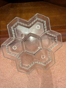 lot 44 image: Hexagonal Glass Divided Serving Tray