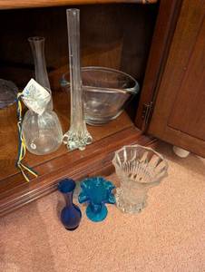lot 48 image: Set of 7 Decorative Glass Vases and Bowls