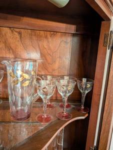 lot 51 image: Vintage Glass Pitcher and Goblet Set with Gold Leaf Design