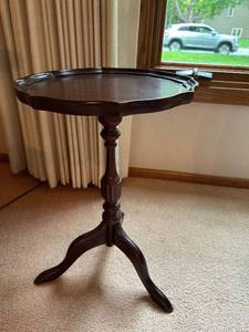 lot 64 image: Antique Style Side Table by The Bombay Company