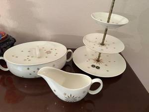 lot 71 image: Vintage Starburst Ceramic Serving Set with Etagere and Gravy Boat