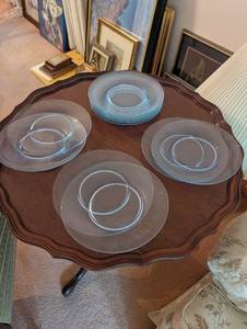 lot 73 image: Set of 10 Vintage Clear Glass Plates