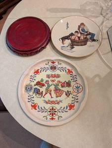 lot 78 image: Collection of 3 Decorative Vintage Plates with Stands