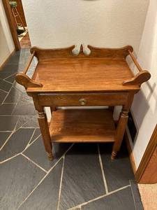 lot 118 image: Vintage Wooden Console Table with Drawer