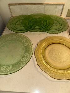 lot 135 image: Set of 5 Vintage Green and Yellow Glass Plates with Intricate Designs