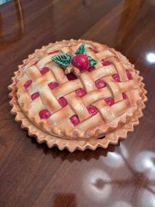 lot 143 image: Decorative Ceramic Pie Dish with Lattice Fruit Design