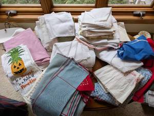 lot 149 image: Assorted Vintage Kitchen Linens and Aprons Collection