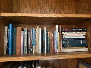 lot 151 image: Collection of Various Books with Titles on Investment, Literature, and More