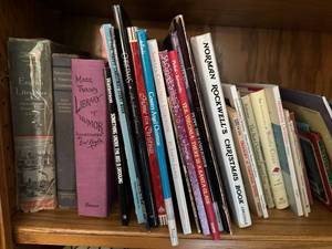 lot 152 image: Collection of Classic Literature and Christmas-Themed Books