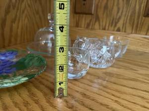 lot 166 image: Set of 5 Assorted Glass Serving Pieces with Grape Motif
