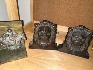 lot 172 image: Set of Vintage Cast Iron Bookends - Lion and Jockey Designs