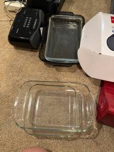 lot 196 image: Assorted Kitchen Utensils and Pyrex Baking Dishes Set