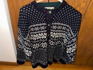 lot 202 image: XL L.L. Bean Wool Knit Sweater with Snowflake Pattern