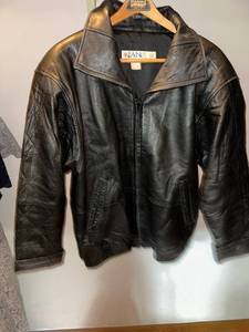 lot 212 image: Vintage Womens Leather Jacket