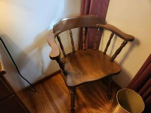 lot 213 image: Vintage Wooden Spindle Back Chair