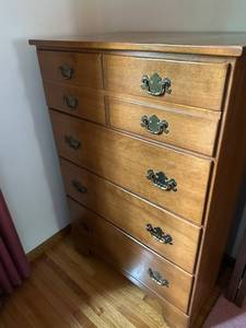 lot 220 image: Vintage E. B. Allen Baumritter 6-Drawer Wooden Dresser