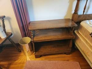 lot 226 image: Vintage Wooden Three-Tier Side Table with Turned Details