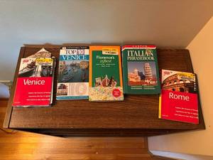 lot 231 image: Collection of 5 Travel Books for Italy - Venice, Rome, Florence