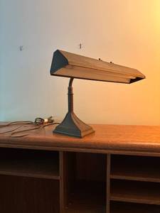lot 238 image: Vintage Brass Bankers Desk Lamp