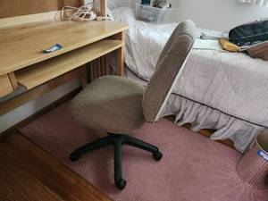 lot 270 image: Used Office Swivel Chair with Gray Upholstery
