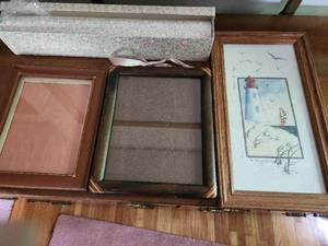 lot 276 image: Assorted Picture Frames and Lighthouse Artwork Set