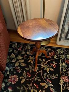 lot 292 image: Round Wooden Side Table with Pedestal Base