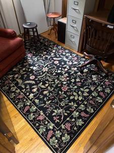 lot 300 image: Floral Pattern Area Rug with Grapevine Design