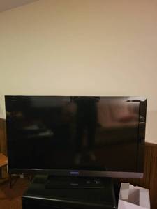 lot 316 image: Sony KDL-46EX500 46 Inch LCD Digital Color TV with Remote and Manuals